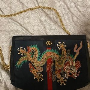 Clutch with side strap